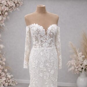 Ellis— Lace Wedding Dress